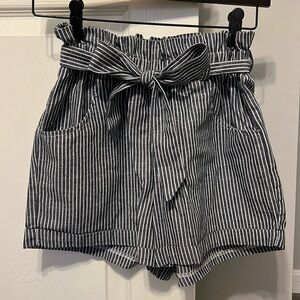 Women’s paper bag shorts